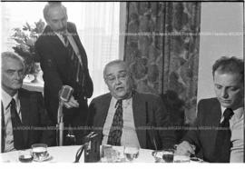 Foto 047: Agencias de Noticias